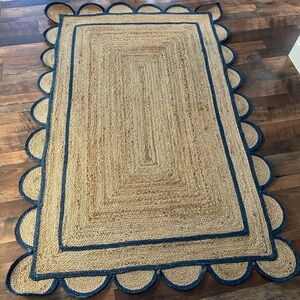 Scalloped Jute Rug with Navy Border